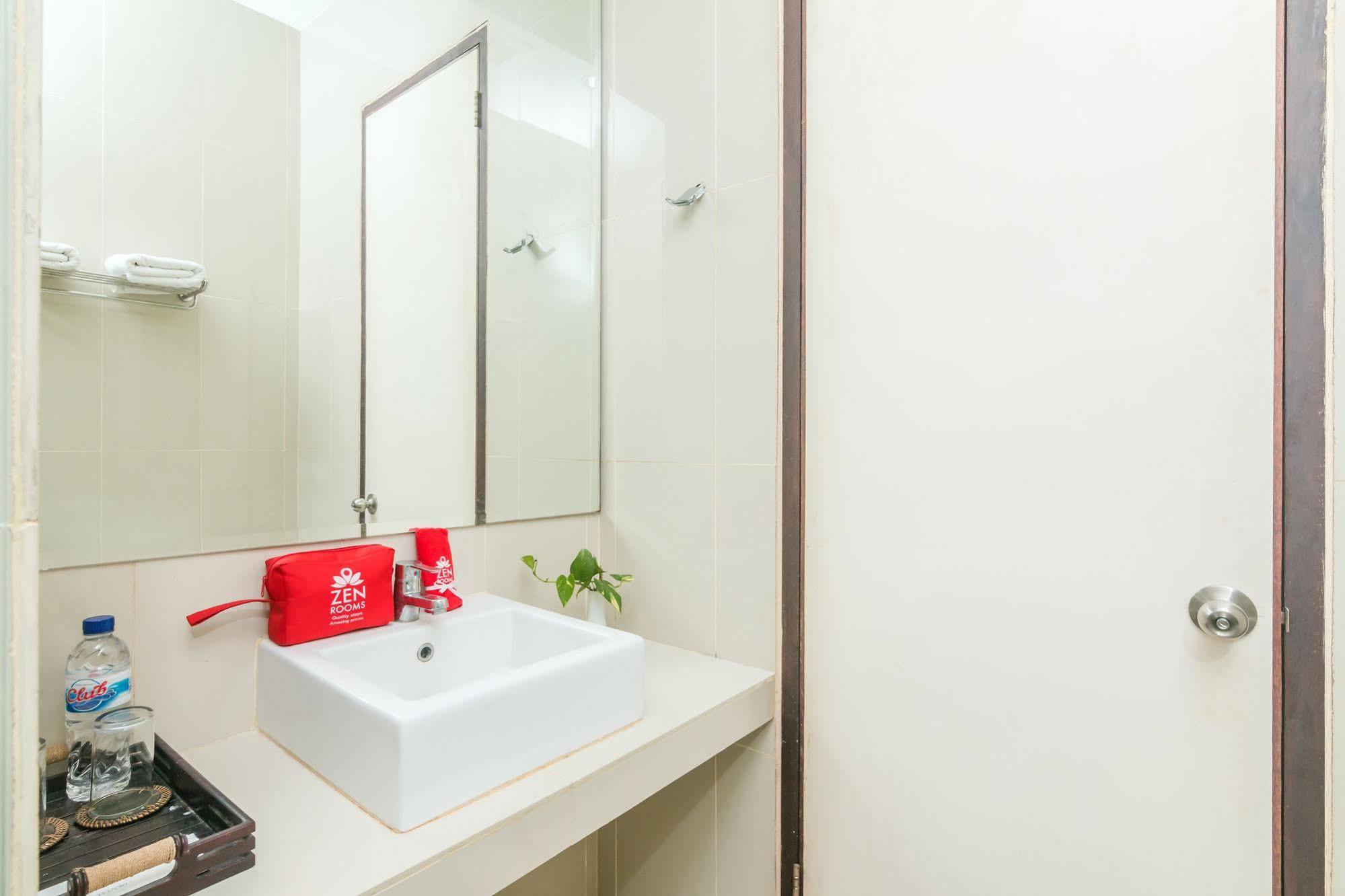 Zen Rooms Jimbaran Udayana Экстерьер фото